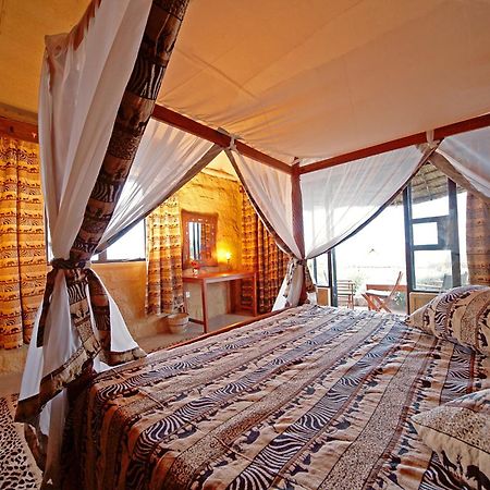 Rhino Watch Safarilodge Mweiga Exteriér fotografie